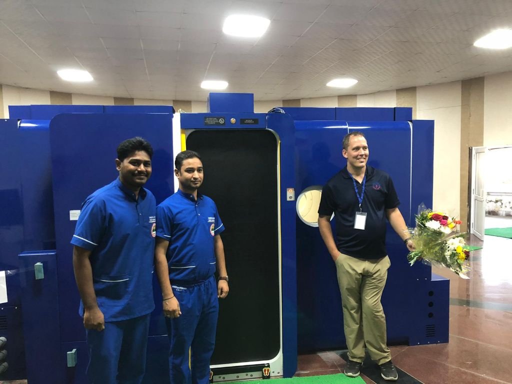 Rectangular modular multiplace hyperbaric oxygen chamber